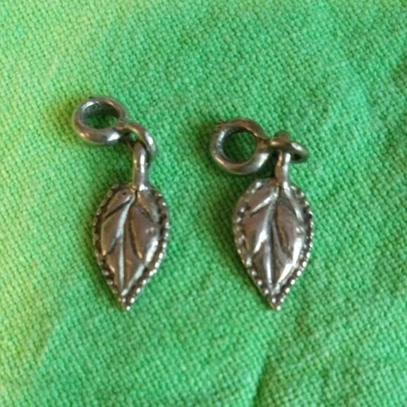 Silver Leaf Charm - Picture 1 of 1